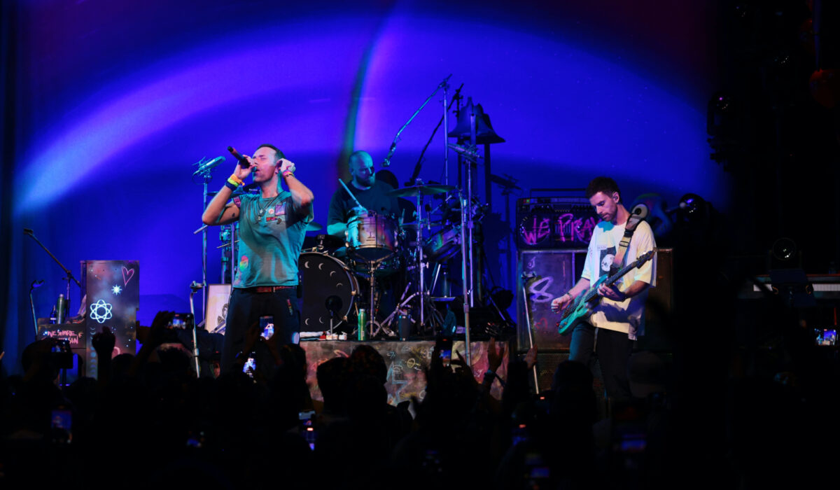 Coldplay give ‘Moon Music’ and ‘The Karate Child’ their dwell debuts ad-mania